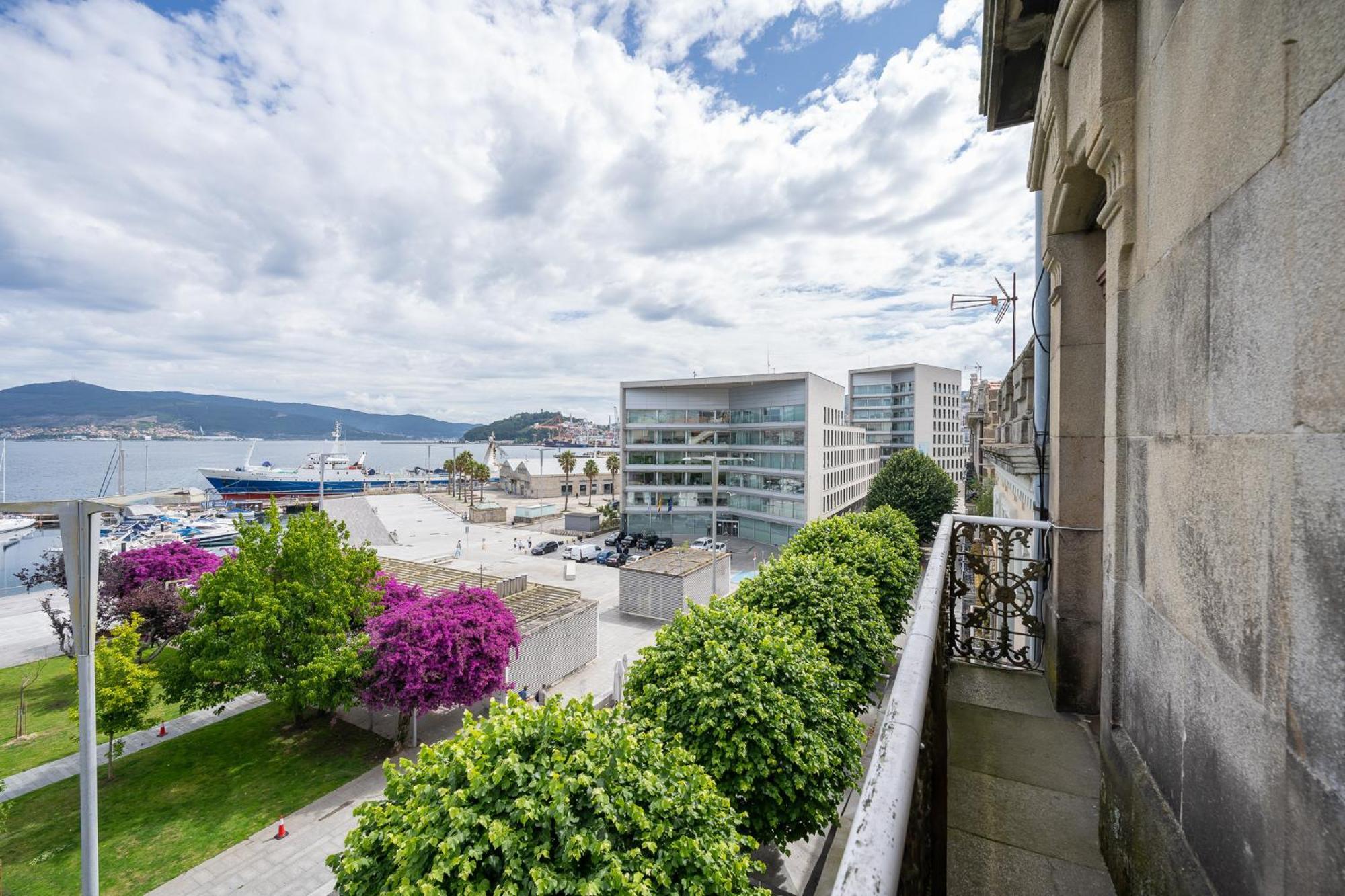 Vistas Al Nautico Y Paseo Maritimo De Vigo Exterior foto