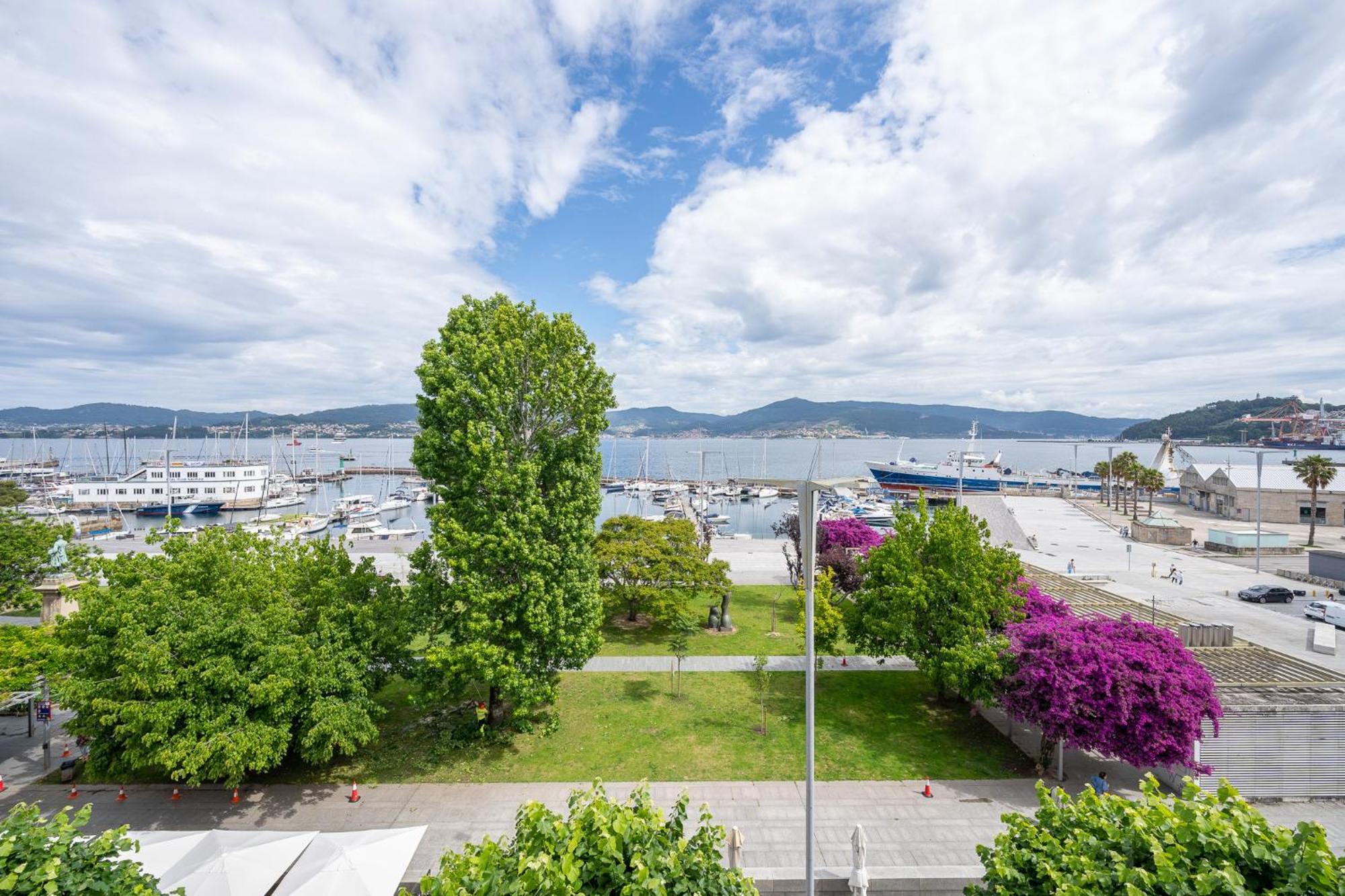 Vistas Al Nautico Y Paseo Maritimo De Vigo Exterior foto