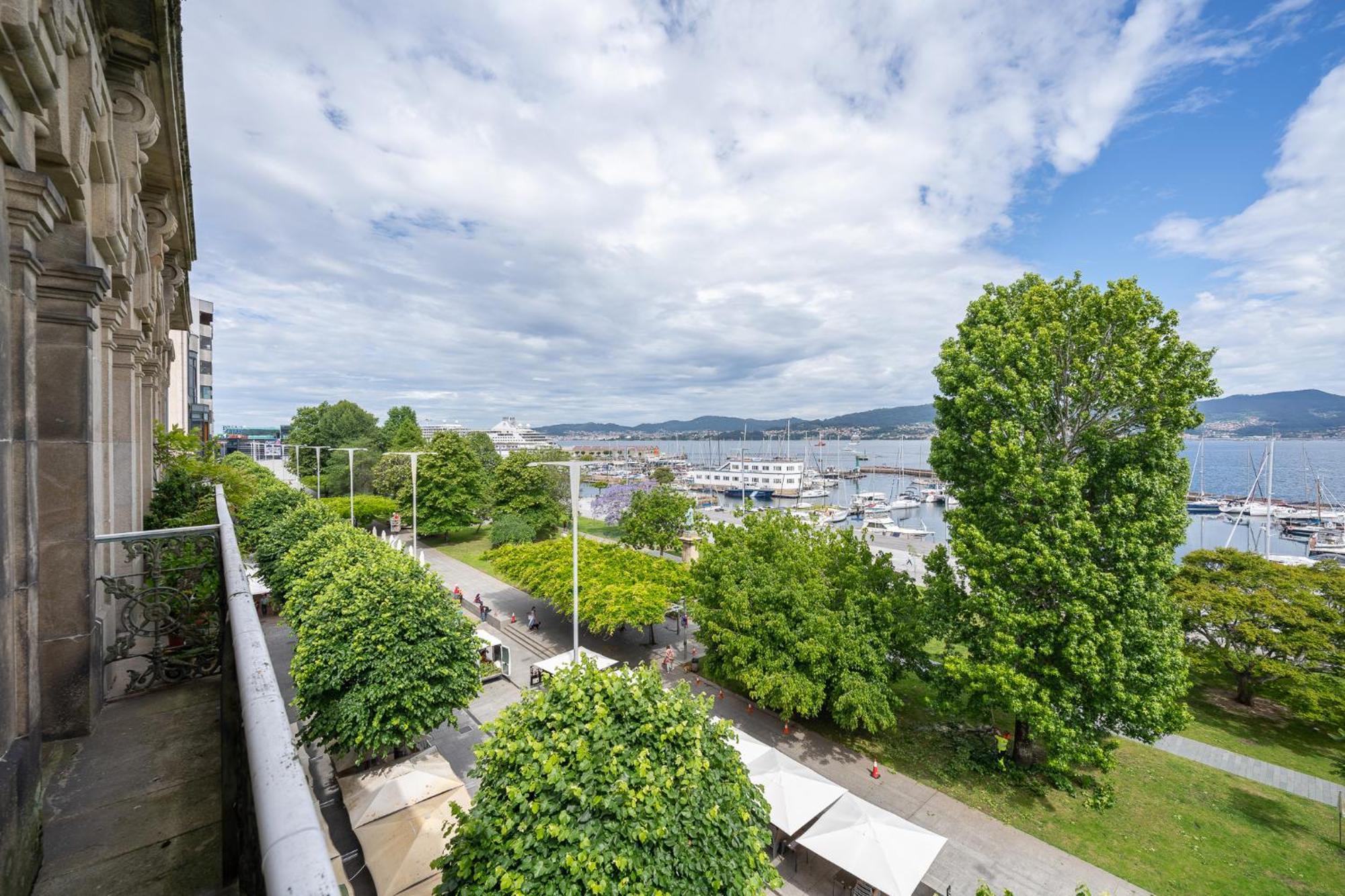 Vistas Al Nautico Y Paseo Maritimo De Vigo Exterior foto
